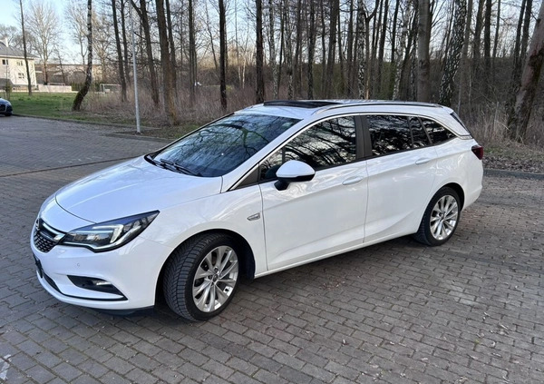 Opel Astra cena 29300 przebieg: 207000, rok produkcji 2018 z Warszawa małe 191